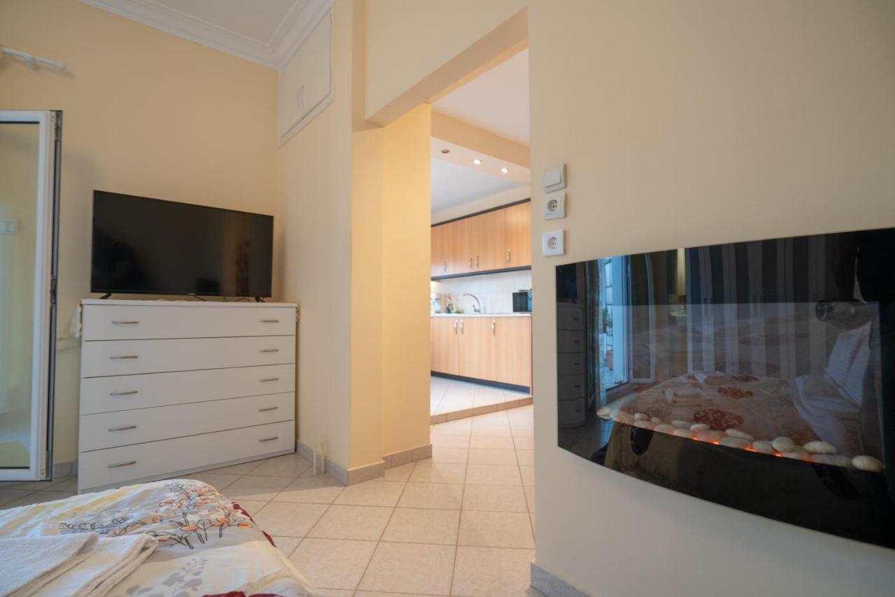 Attica Train Station 1 Bedroom 4 Pers Apartment Atenas Exterior foto